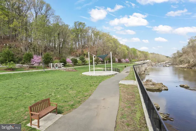 $500,000 | 1575 Renate Drive, Woodbridge, VA 22192