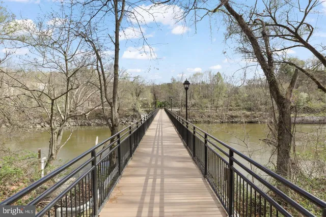 $500,000 | 1575 Renate Drive, Woodbridge, VA 22192