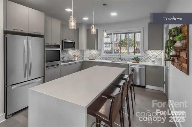 $3,970 | 909 Camden Grandview Road, Unit D1, Charlotte, NC 28202