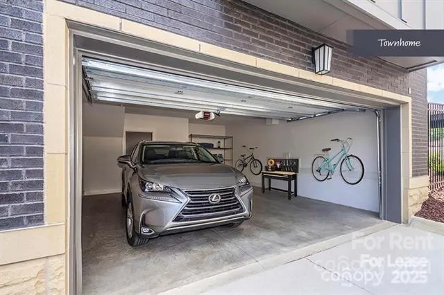 $3,970 | 909 Camden Grandview Road, Unit D1, Charlotte, NC 28202