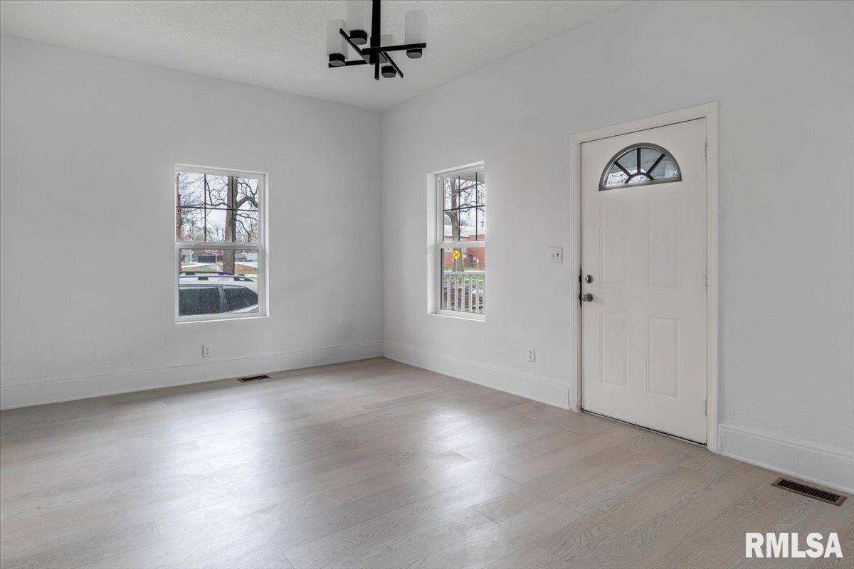 1436 North 8th Street Springfield, IL 62702 - Photo 5 of 23