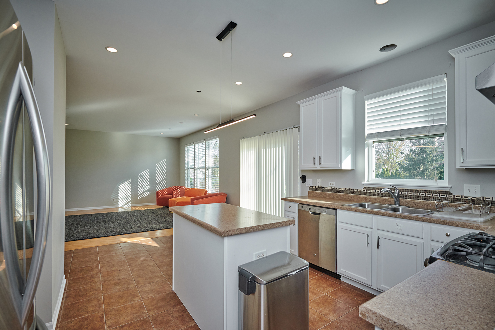 312 Shelbourne Road Volo, IL 60073 - Photo 41 of 54 a kitchen with stainless steel appliances granite countertop a sink stove and refrigerator