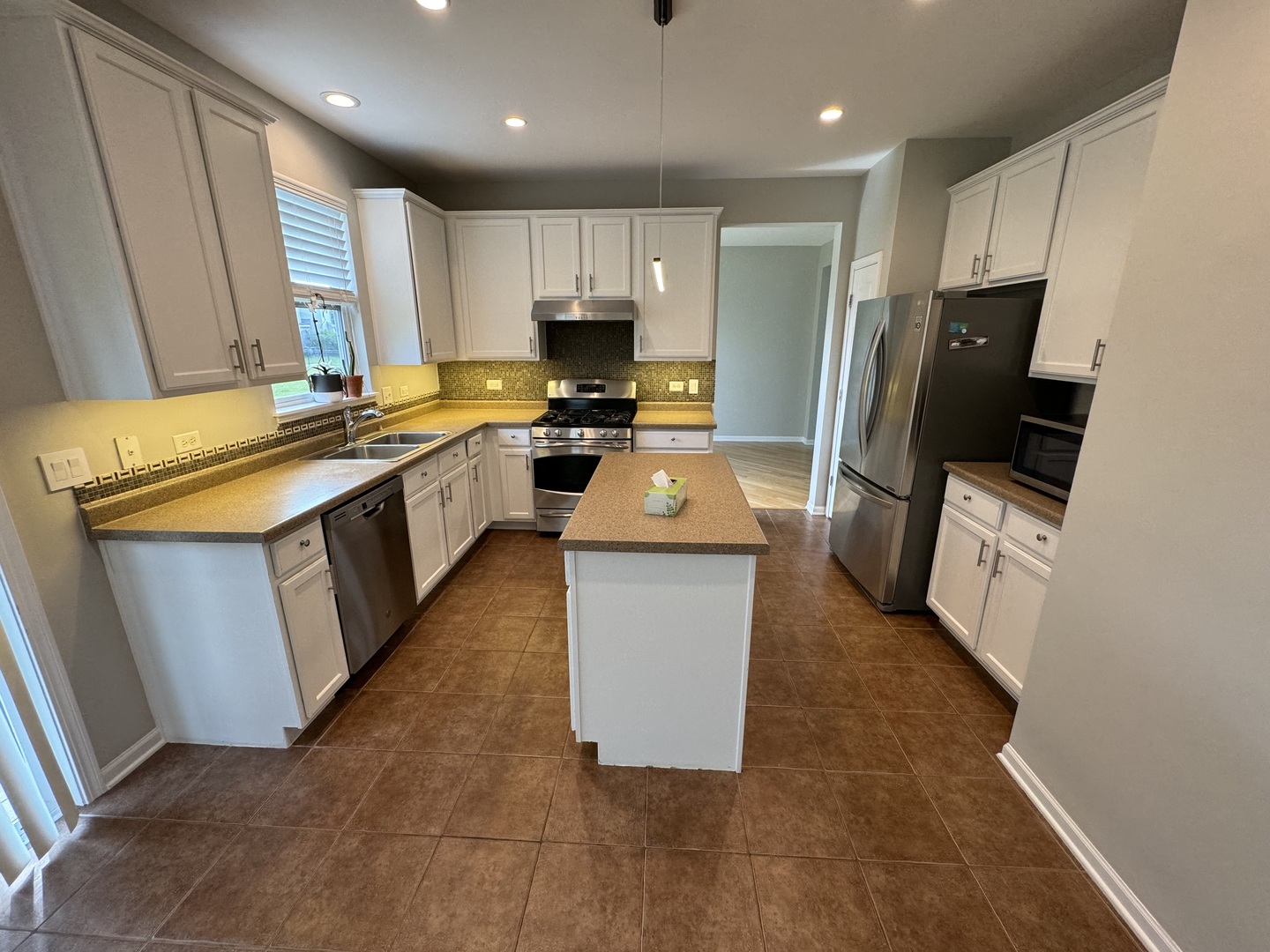 312 Shelbourne Road Volo, IL 60073 - Photo 49 of 54 a kitchen with stainless steel appliances a refrigerator stove microwave and sink