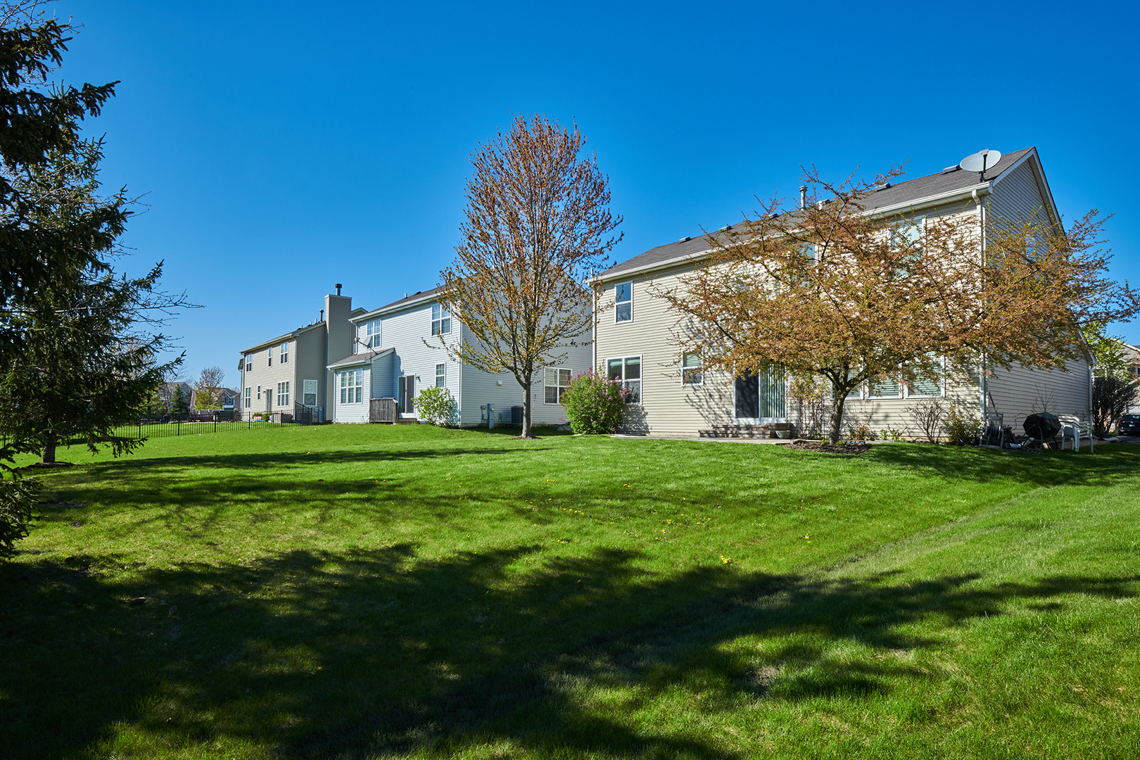 312 Shelbourne Road Volo, IL 60073 - Photo 5 of 54 a view of a white house with a big yard and potted plants