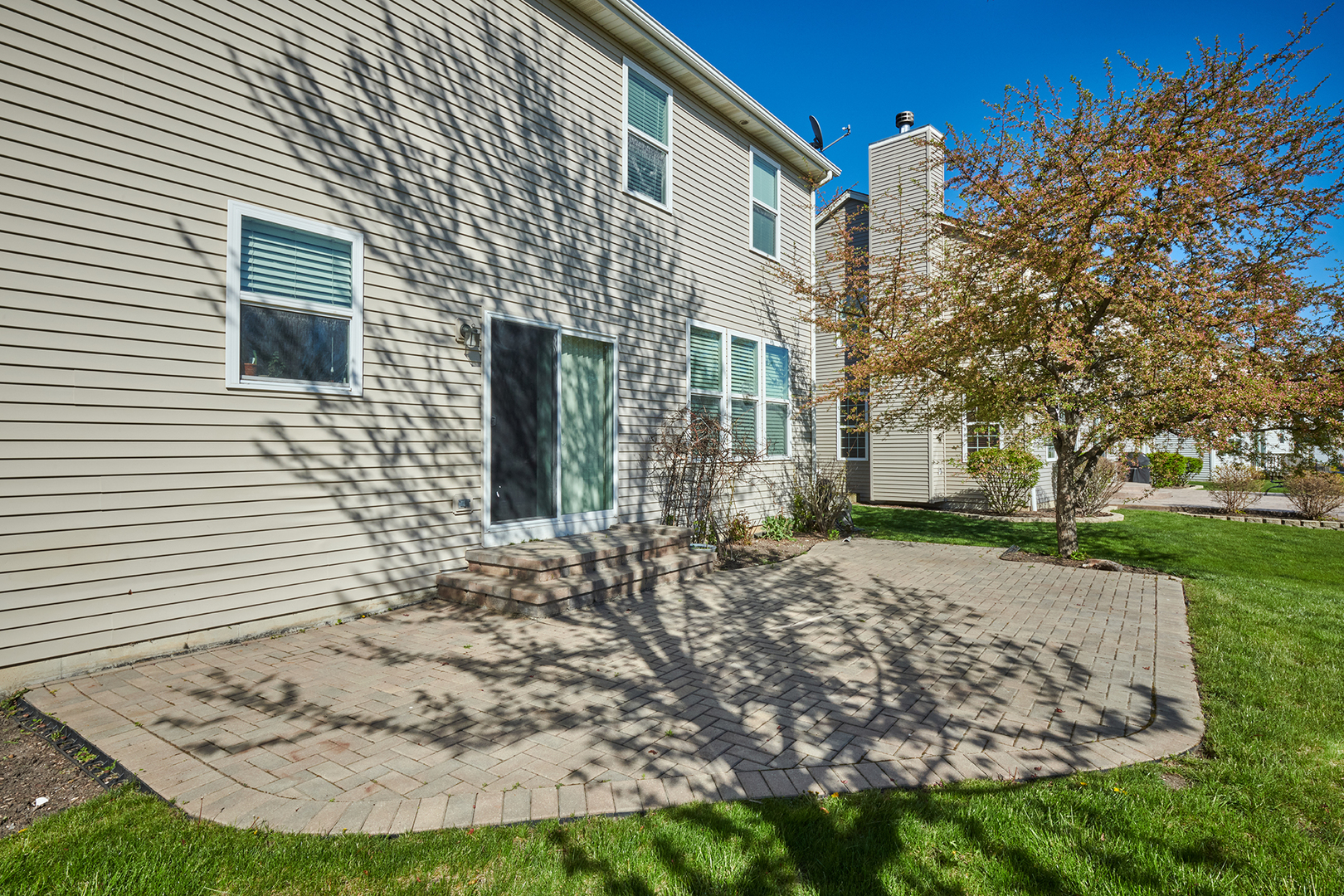 312 Shelbourne Road Volo, IL 60073 - Photo 6 of 54 a view of a house with a yard