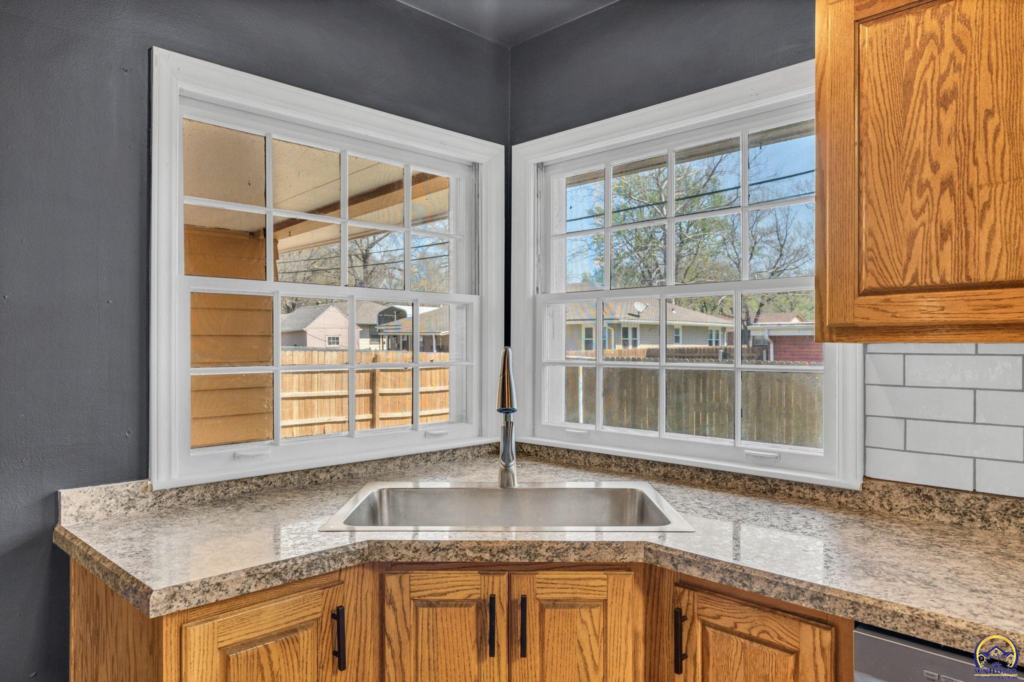 2016 Southwest James Street Topeka, KS 66604 - Photo 20 of 44