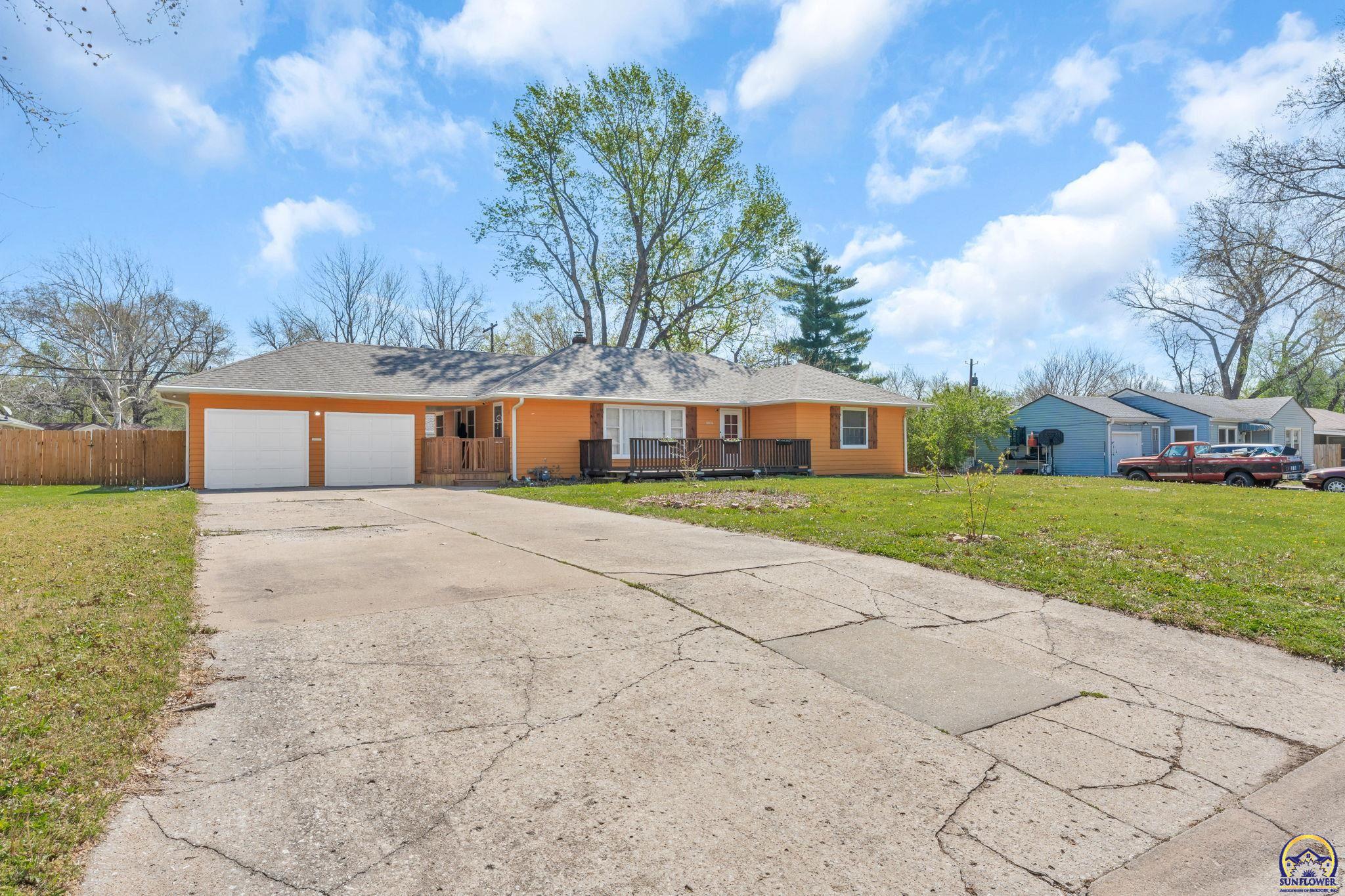 2016 Southwest James Street Topeka, KS 66604 - Photo 2 of 44