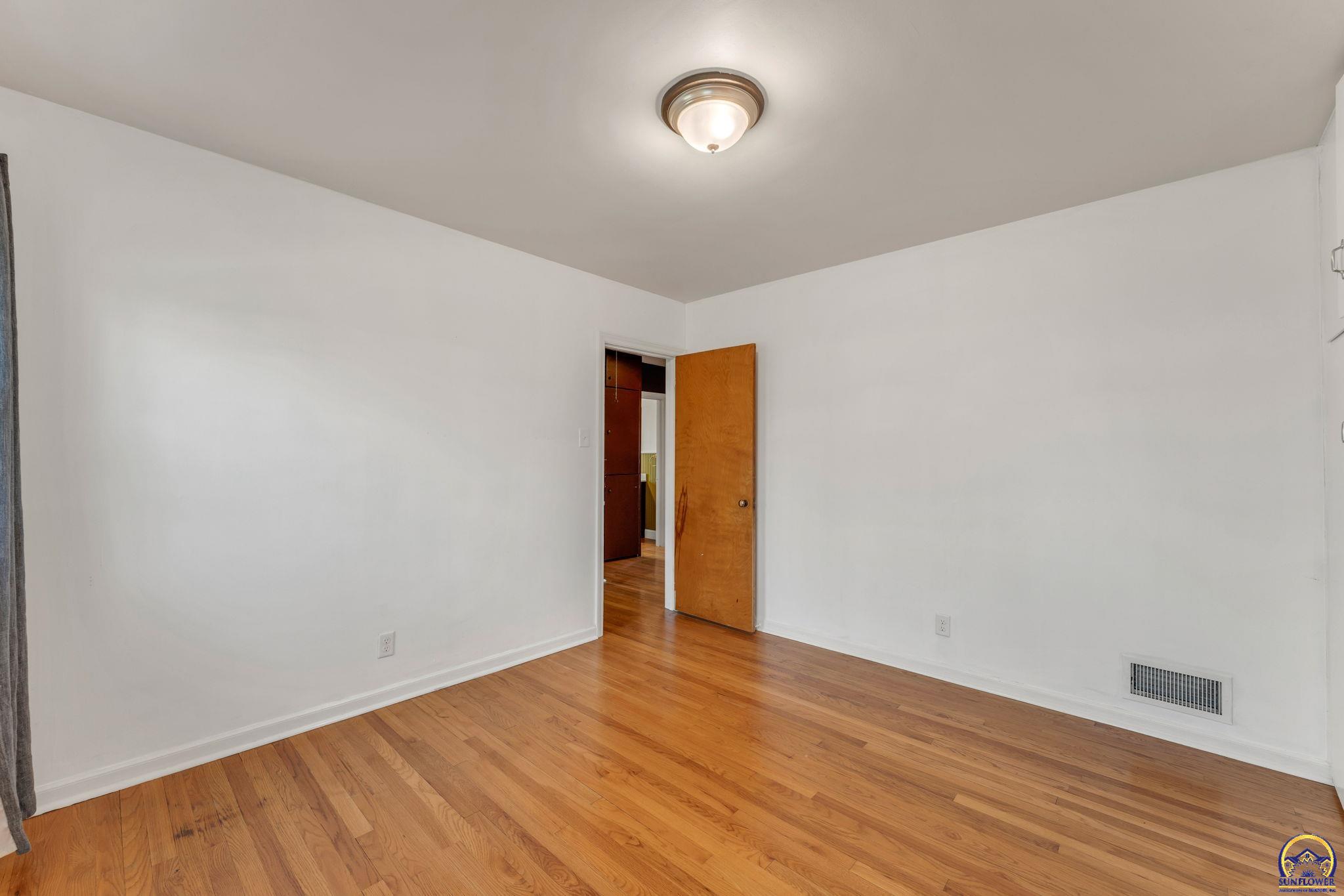 2016 Southwest James Street Topeka, KS 66604 - Photo 22 of 44