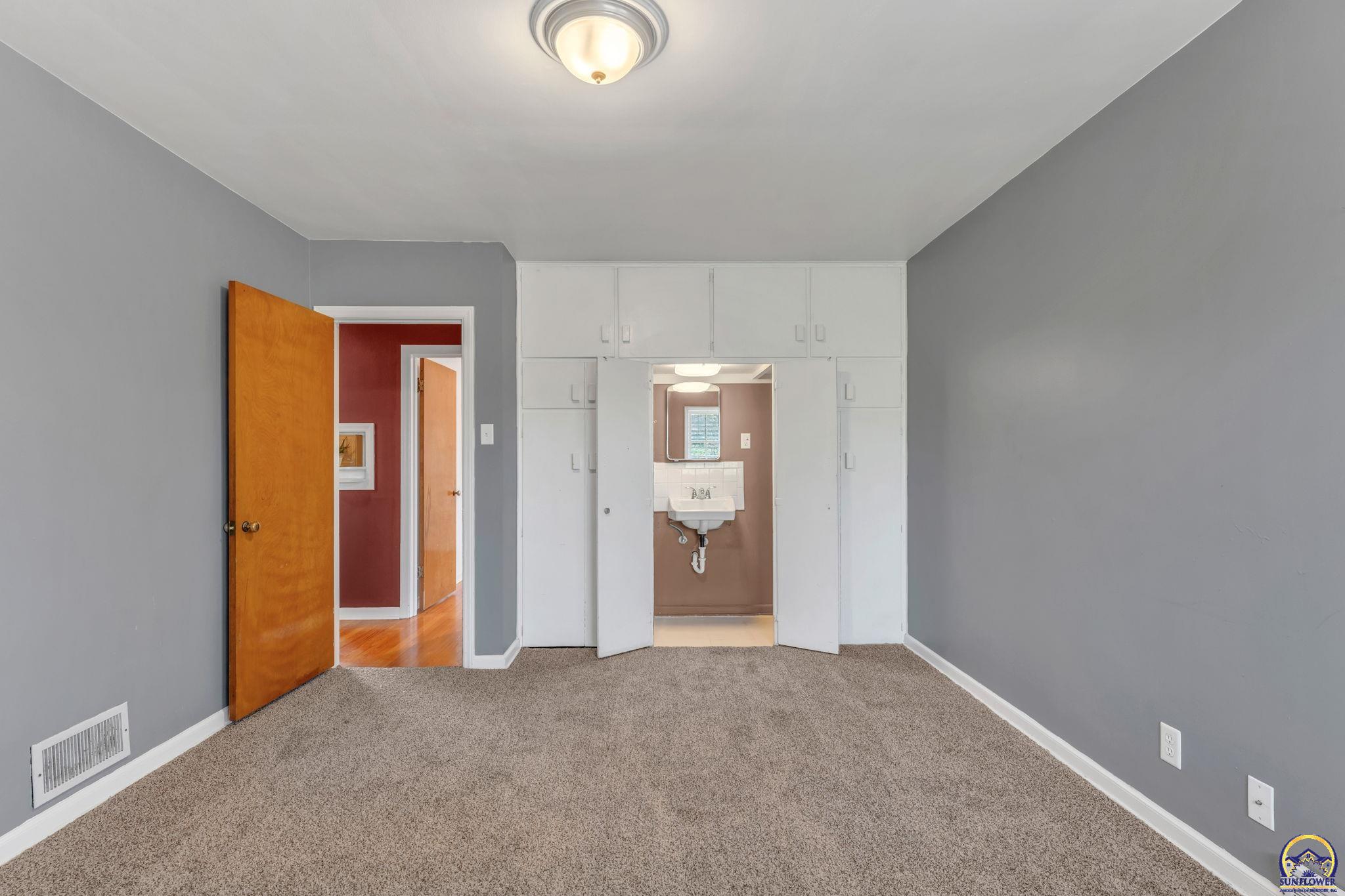 2016 Southwest James Street Topeka, KS 66604 - Photo 26 of 44