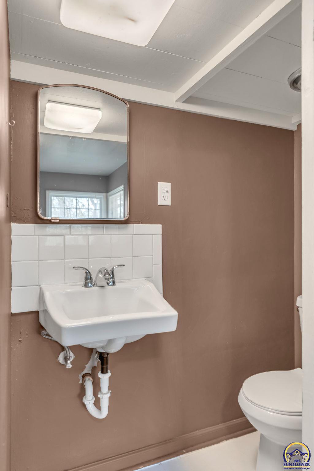 2016 Southwest James Street Topeka, KS 66604 - Photo 27 of 44