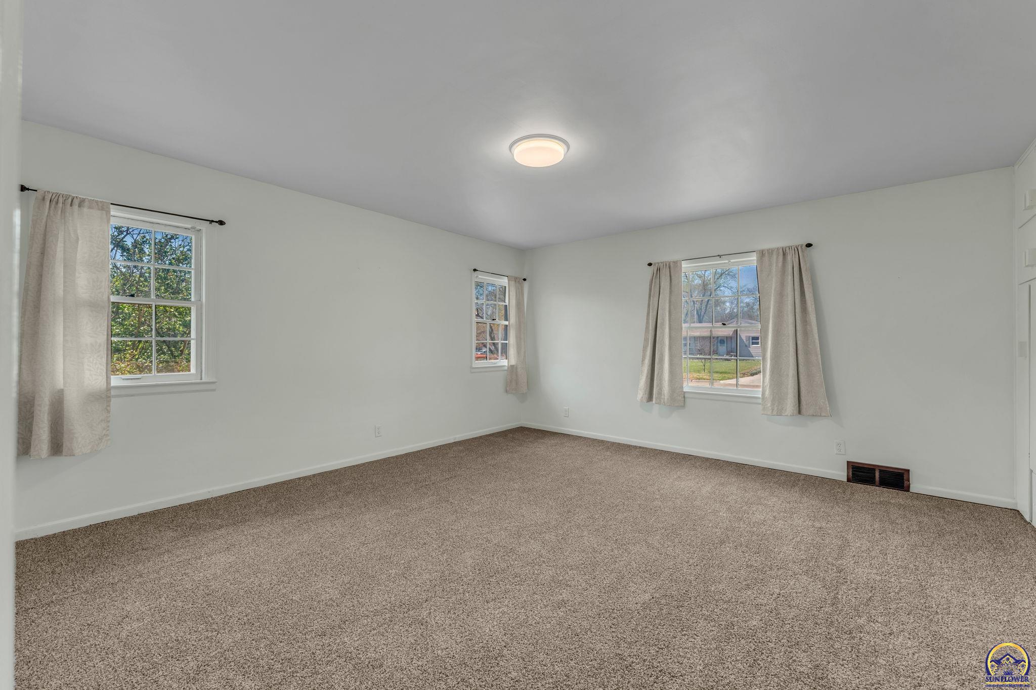 2016 Southwest James Street Topeka, KS 66604 - Photo 31 of 44