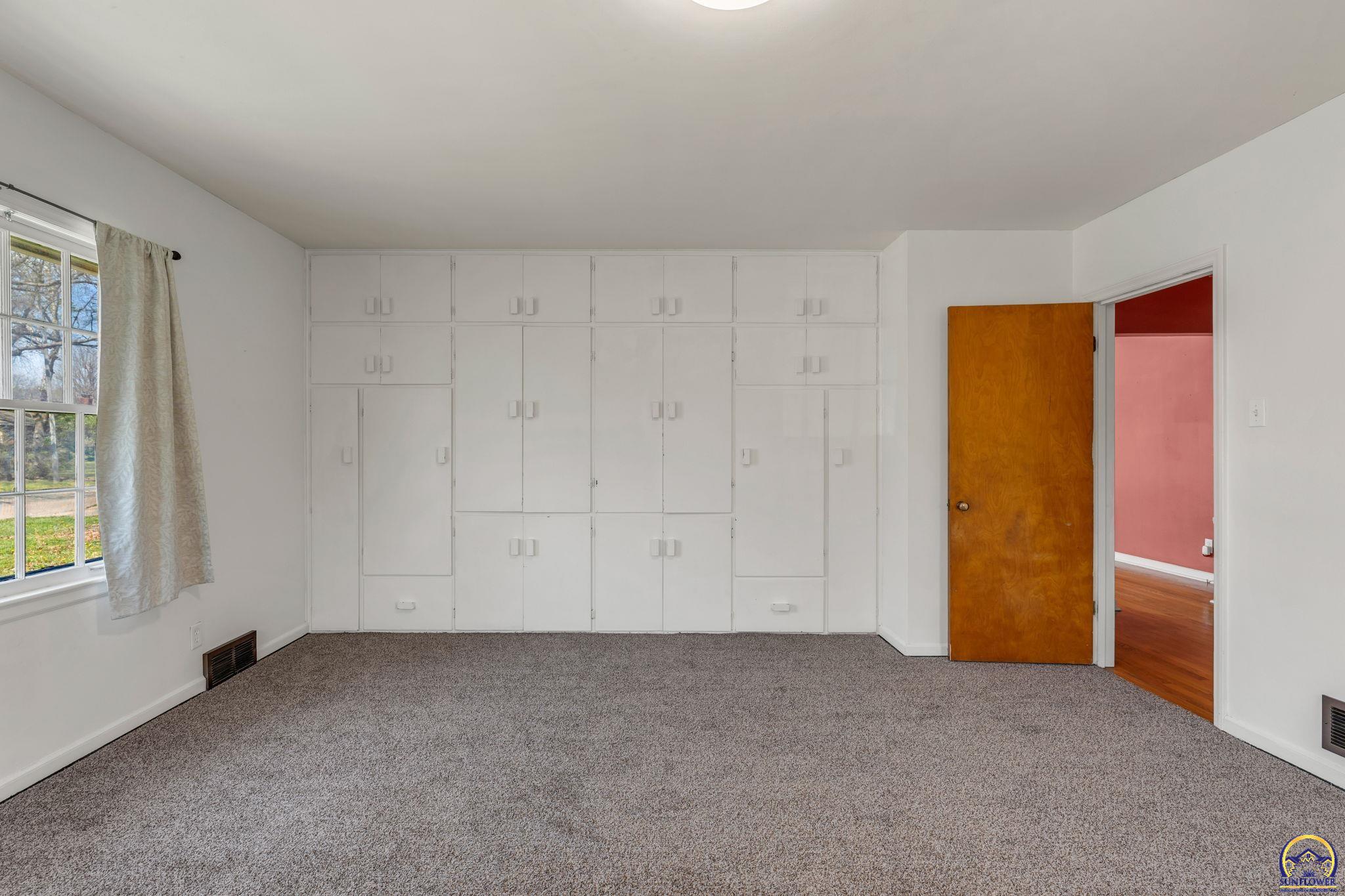 2016 Southwest James Street Topeka, KS 66604 - Photo 32 of 44