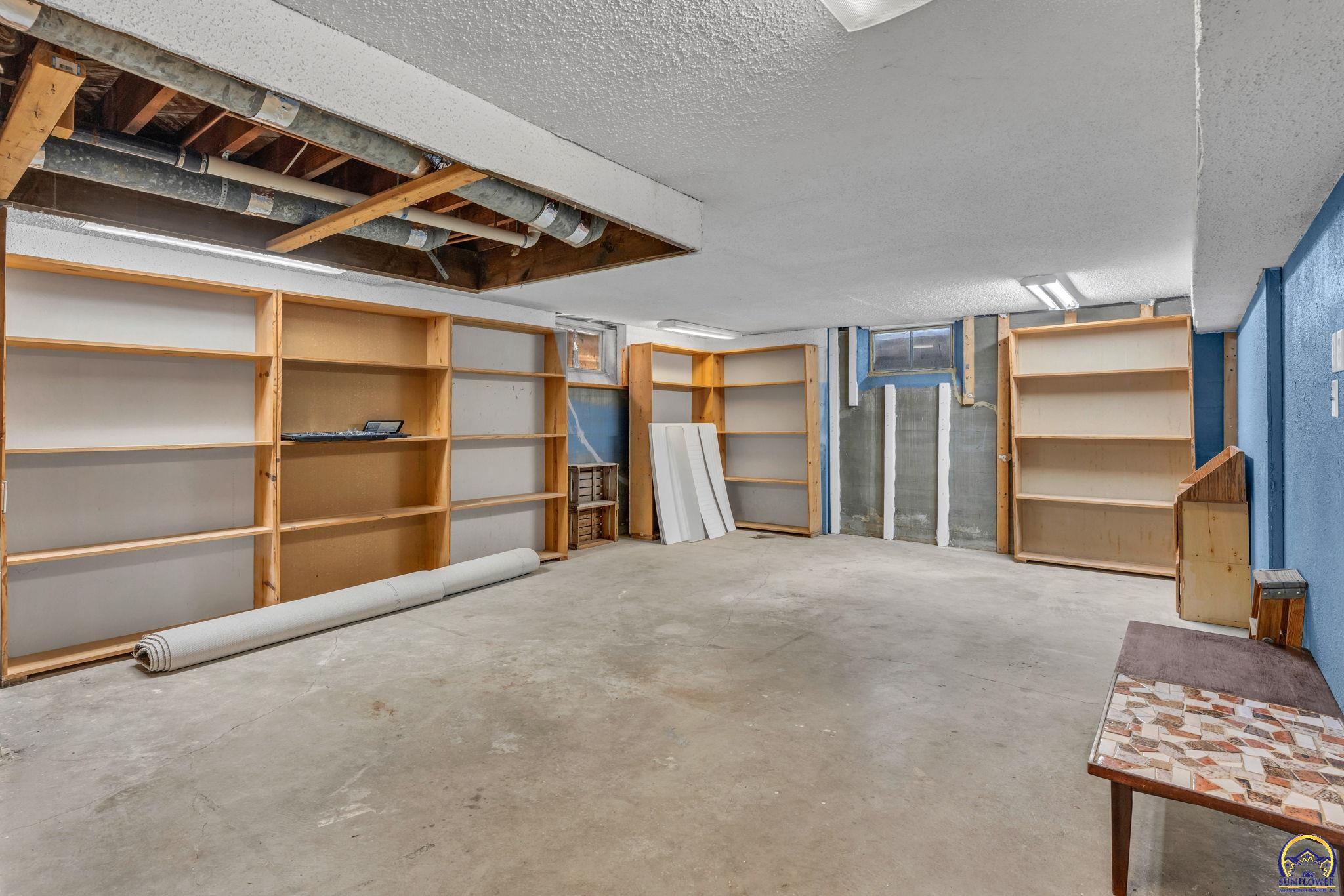 2016 Southwest James Street Topeka, KS 66604 - Photo 36 of 44