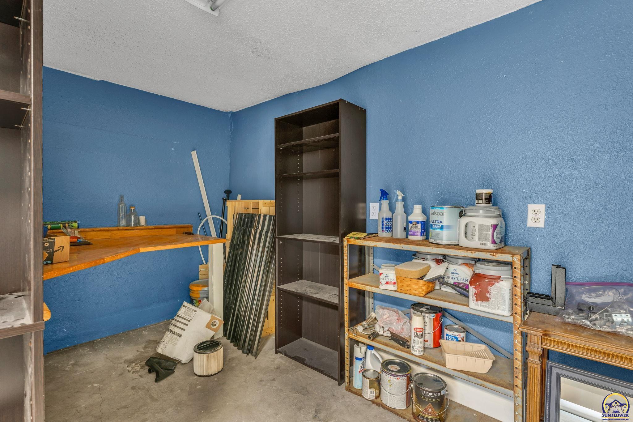 2016 Southwest James Street Topeka, KS 66604 - Photo 38 of 44