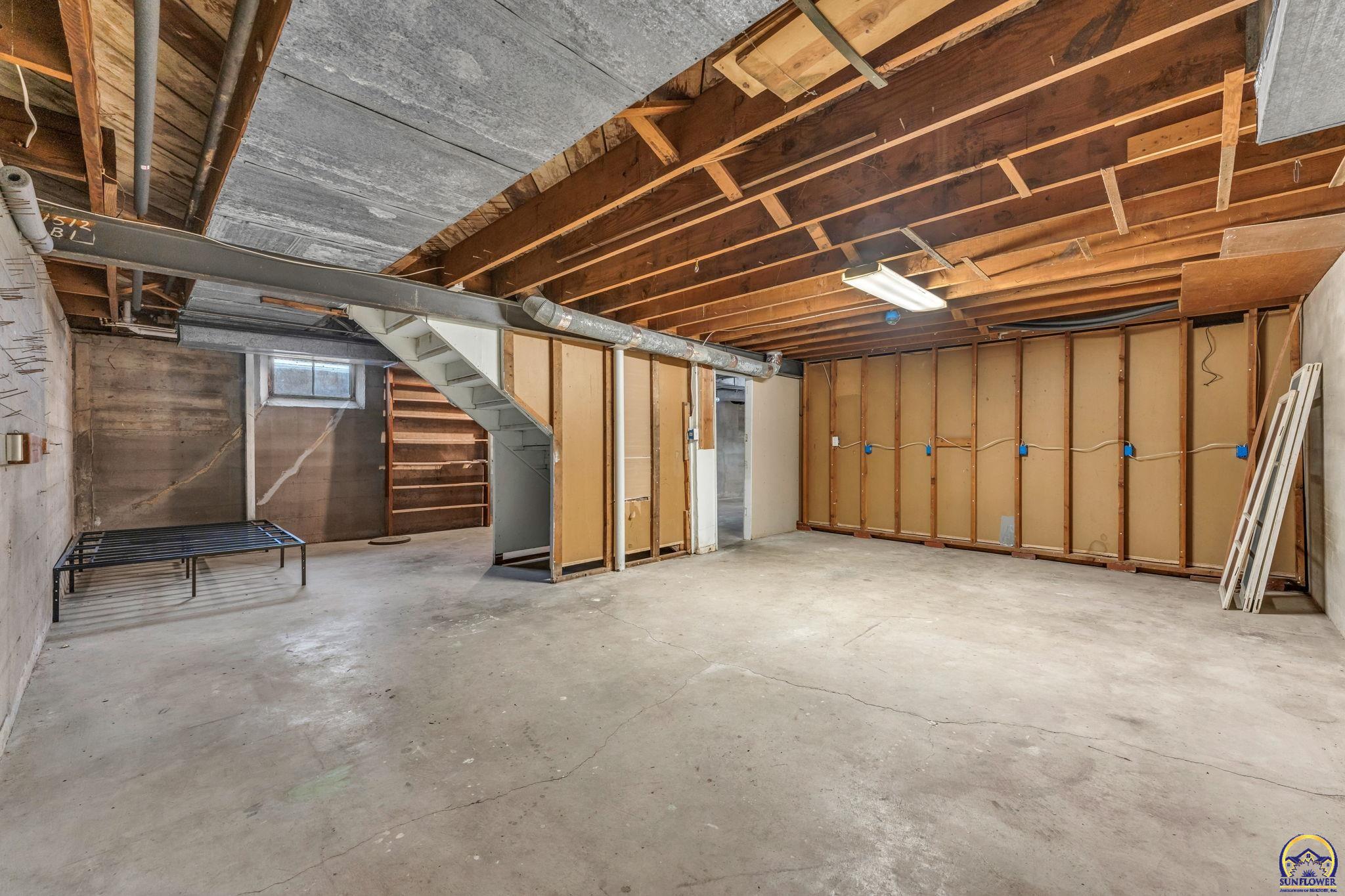 2016 Southwest James Street Topeka, KS 66604 - Photo 40 of 44