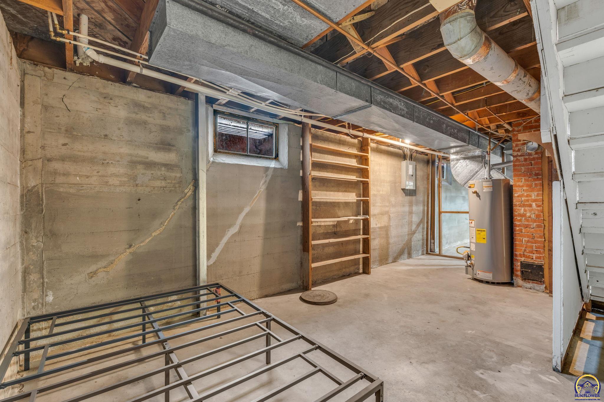 2016 Southwest James Street Topeka, KS 66604 - Photo 41 of 44