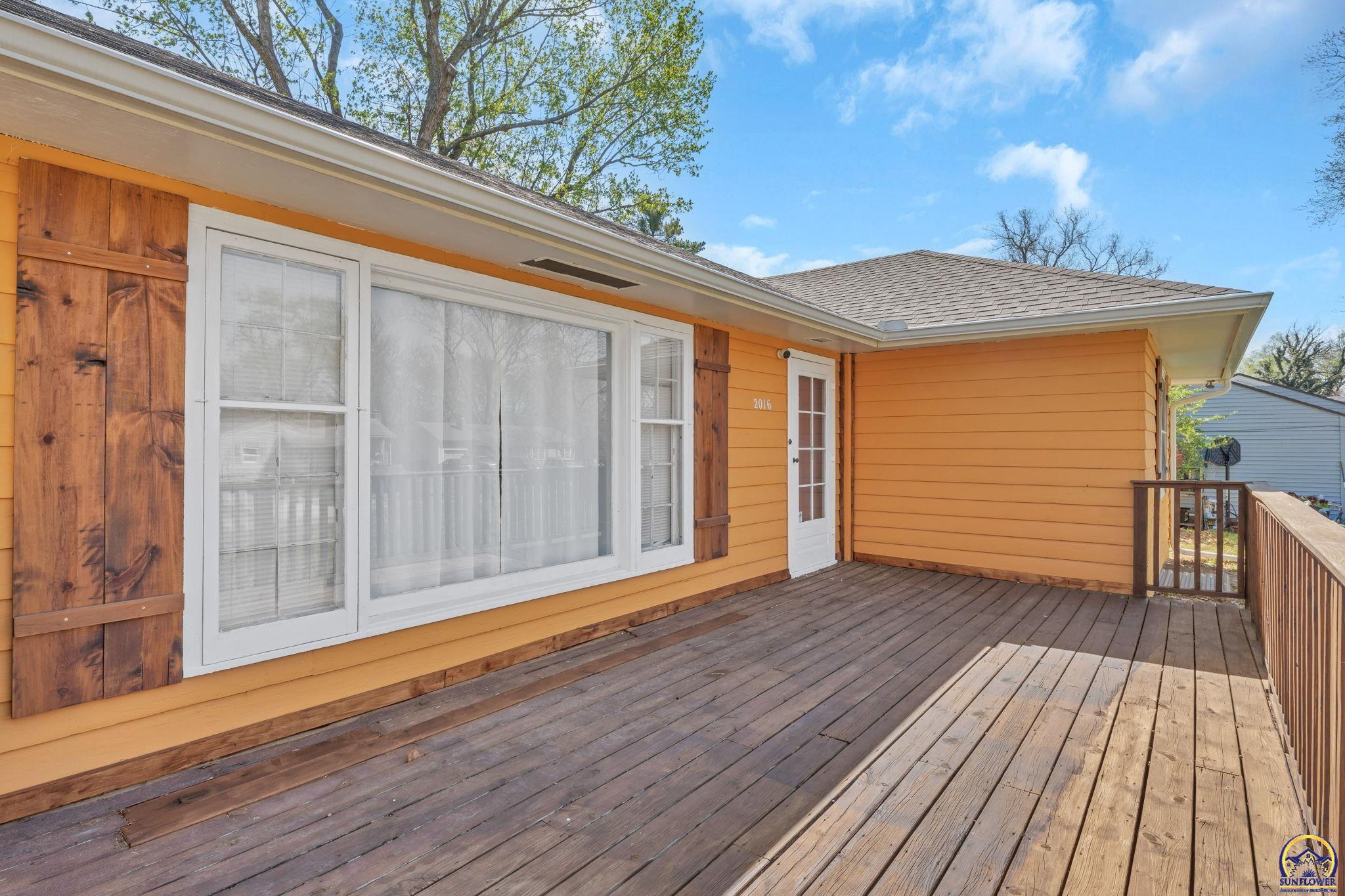 2016 Southwest James Street Topeka, KS 66604 - Photo 8 of 44