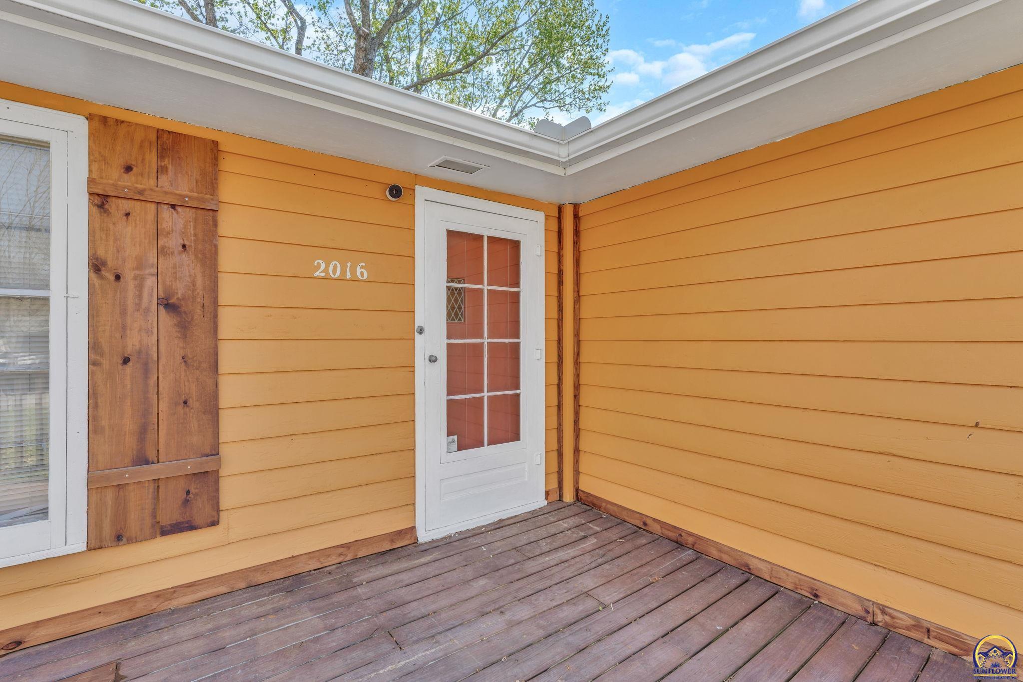 2016 Southwest James Street Topeka, KS 66604 - Photo 9 of 44