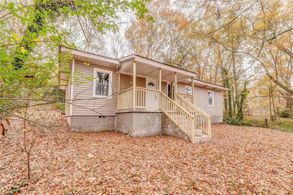 43 King Bee Circle Rome, GA 30161 - Photo 1 of 47 a front view of a house with a yard