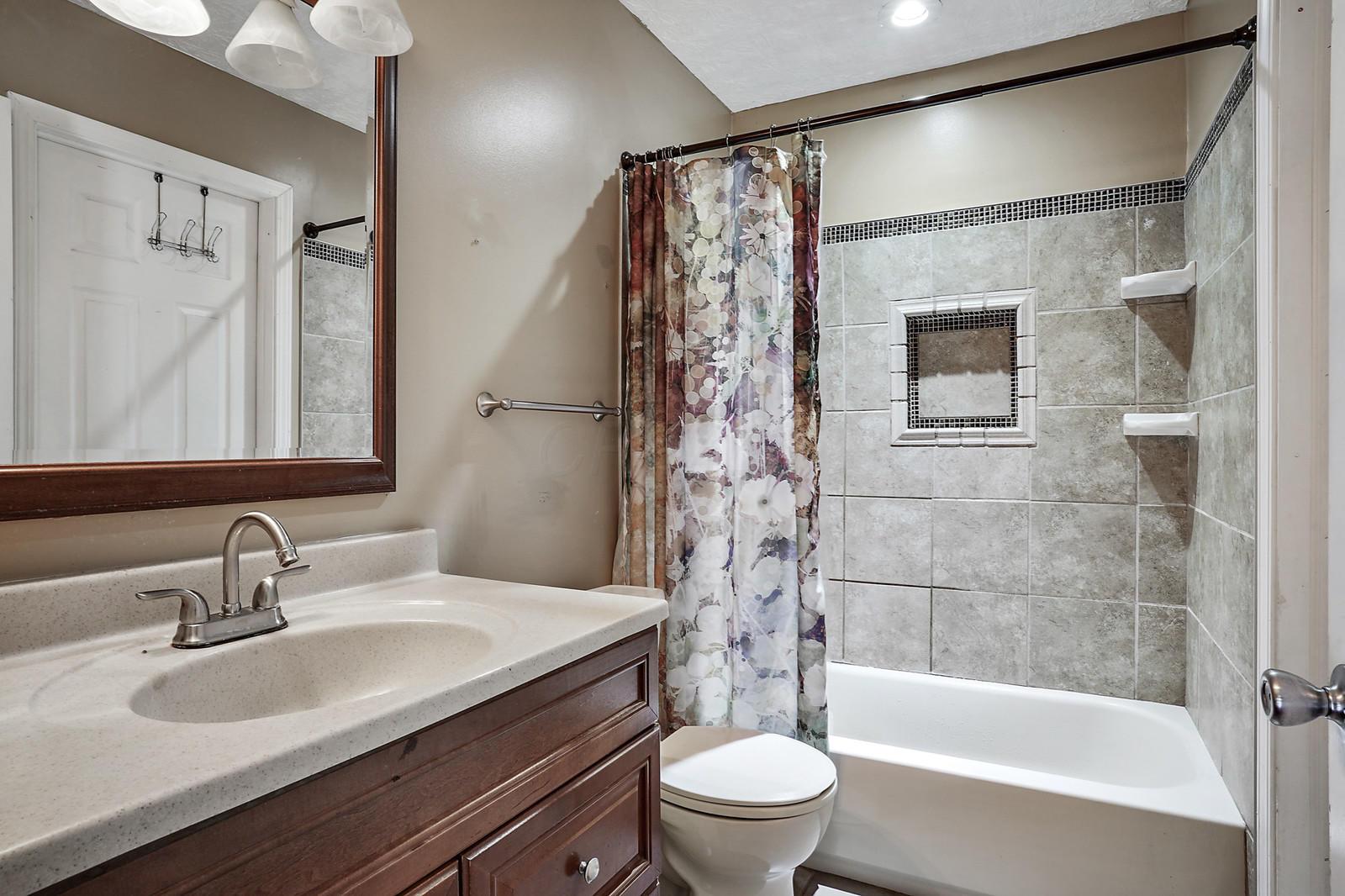 10932 York Road Southwest Baltimore, OH 43105 - Photo 11 of 33