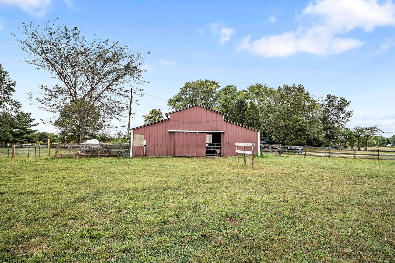 10932 York Road Southwest Baltimore, OH 43105 - Photo 28 of 33