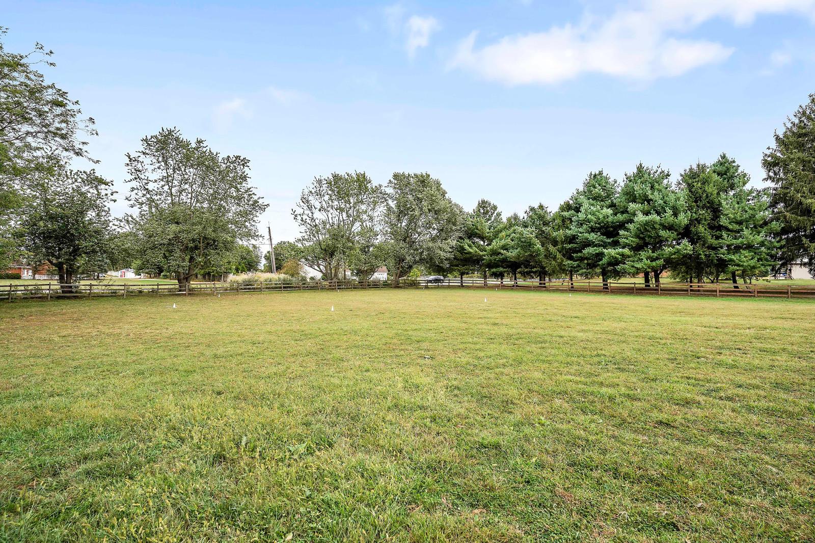 10932 York Road Southwest Baltimore, OH 43105 - Photo 29 of 33