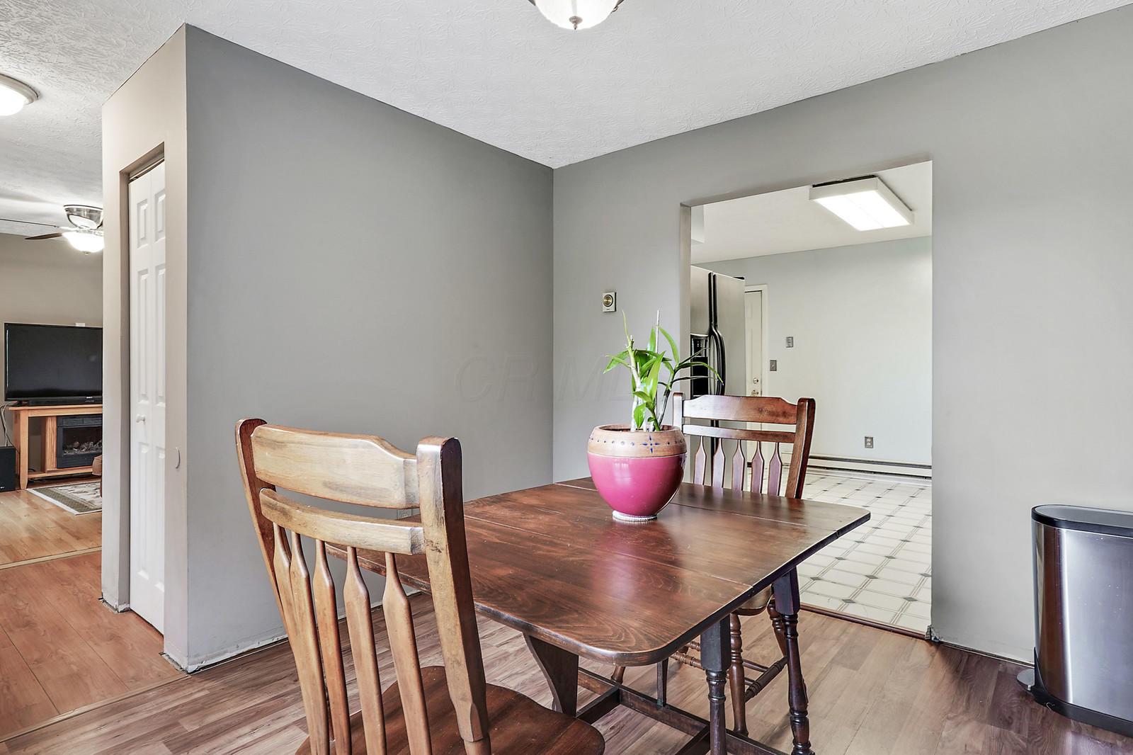 10932 York Road Southwest Baltimore, OH 43105 - Photo 7 of 33