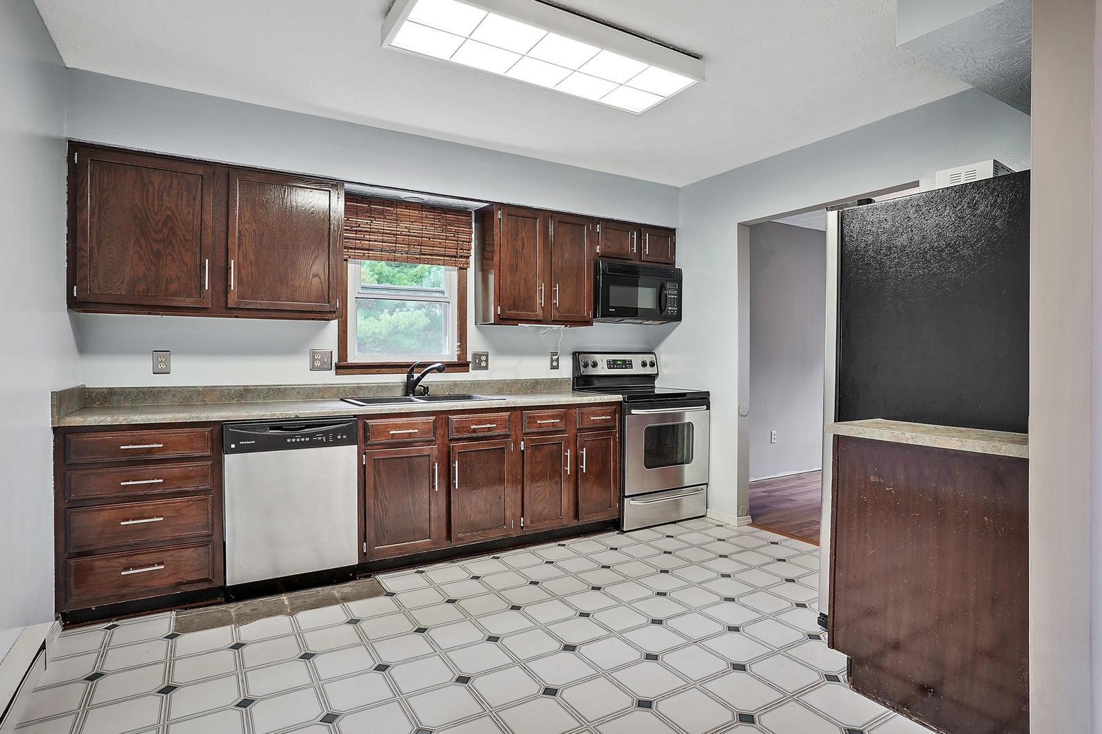 10932 York Road Southwest Baltimore, OH 43105 - Photo 9 of 33