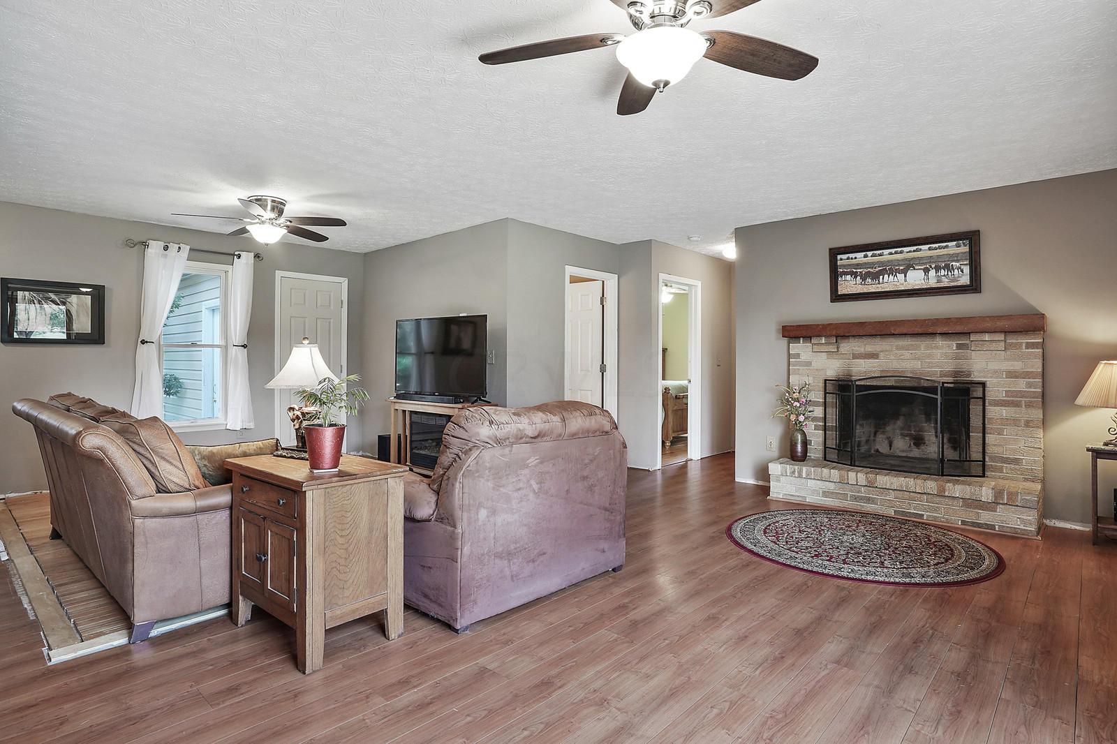 10932 York Road Southwest Baltimore, OH 43105 - Photo 10 of 33