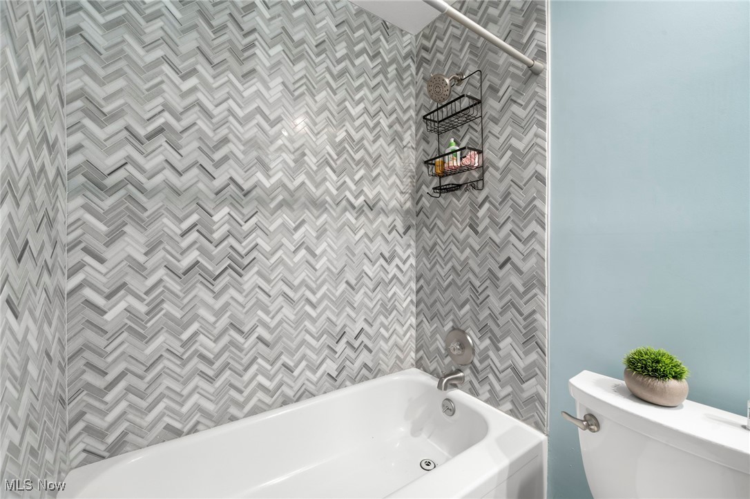 15472 Howe Road Strongsville, OH 44136 - Photo 20 of 32 Bathroom