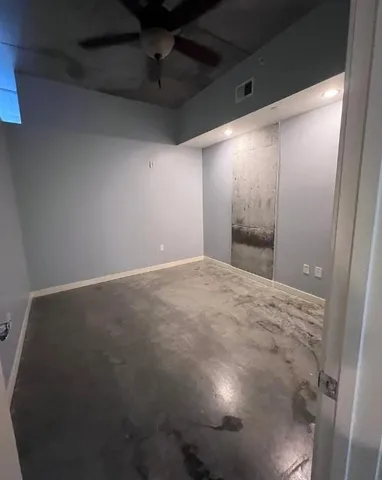 a very nice looking room with many windows