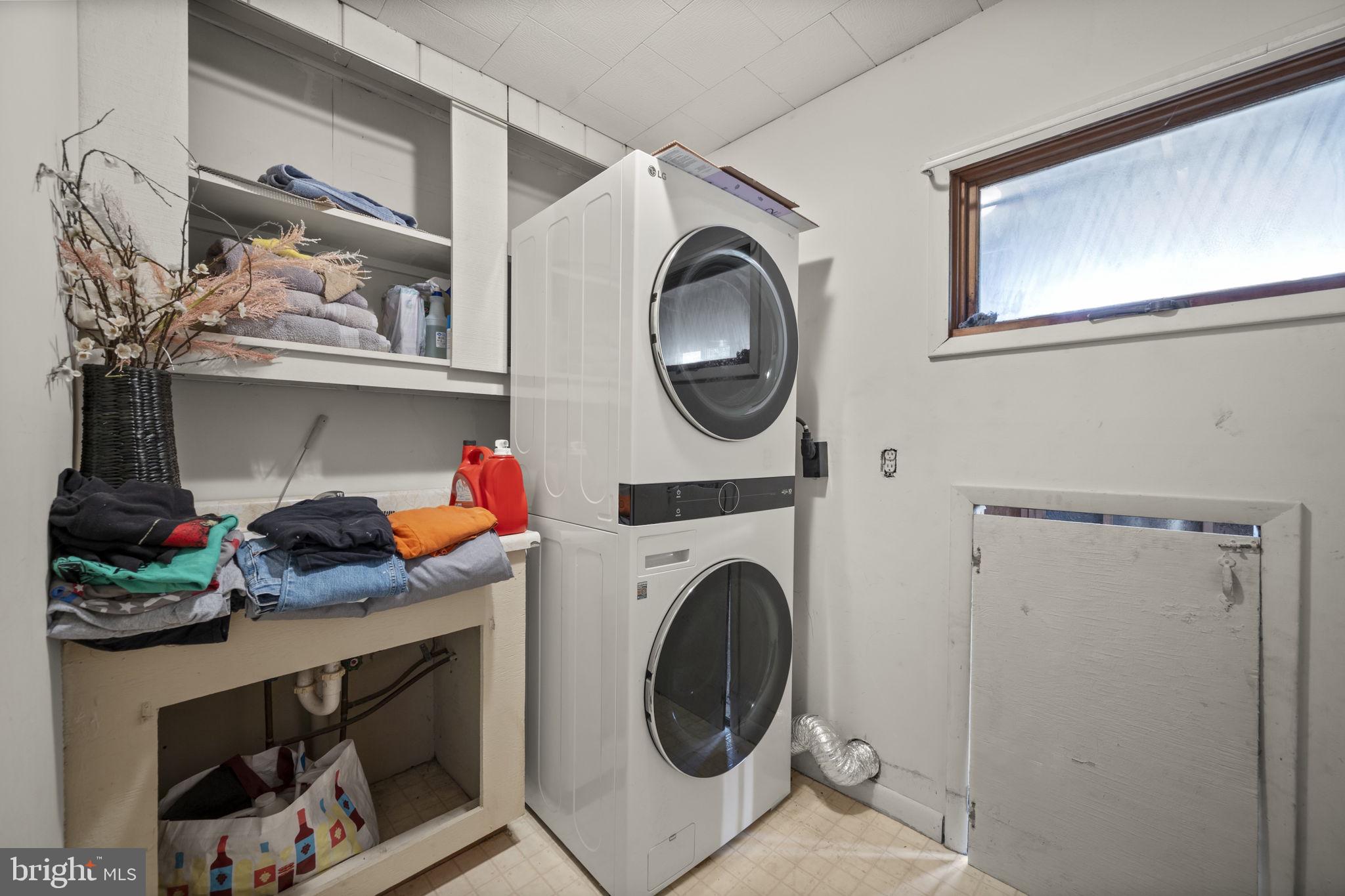10412 Vincent Road White Marsh, MD 21162 - Photo 17 of 65 a utility room with dryer and washer
