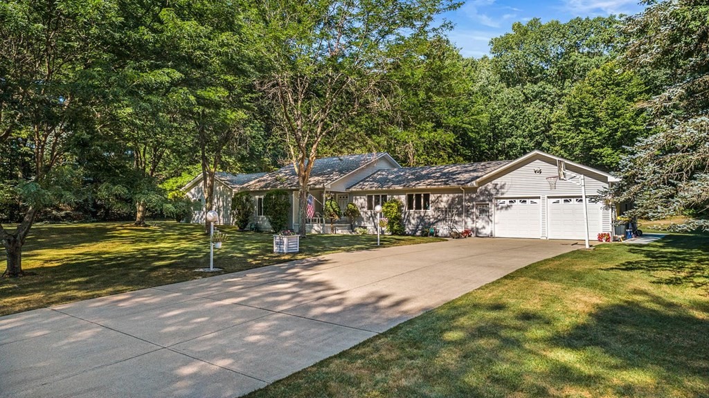 16 Meadowbrook Road Derry, NH 03038 - Photo 1 of 40