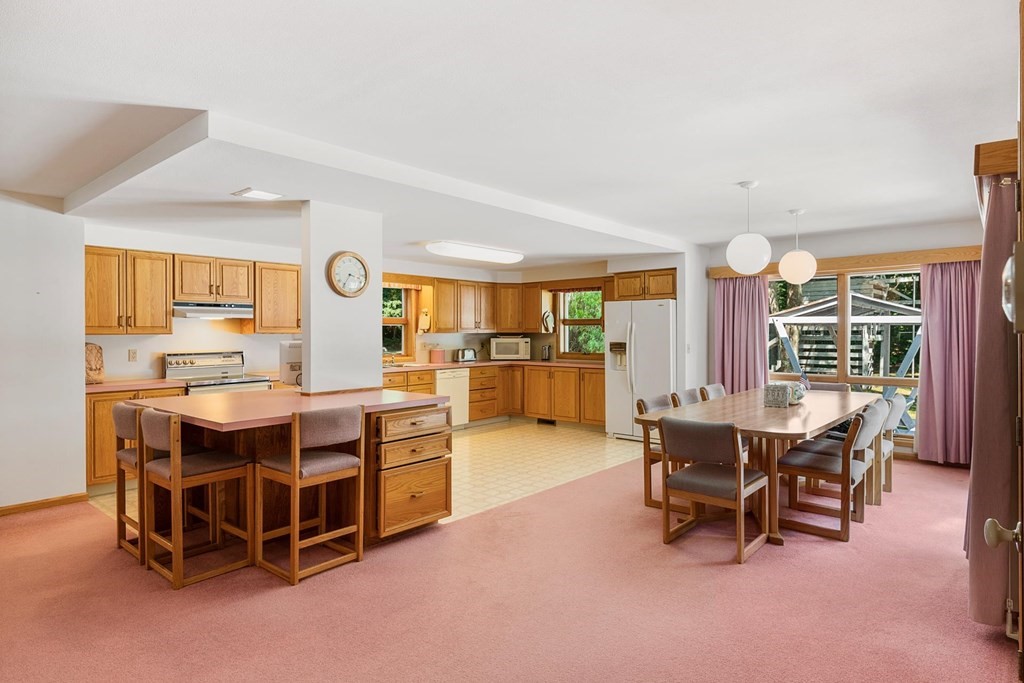 16 Meadowbrook Road Derry, NH 03038 - Photo 12 of 40