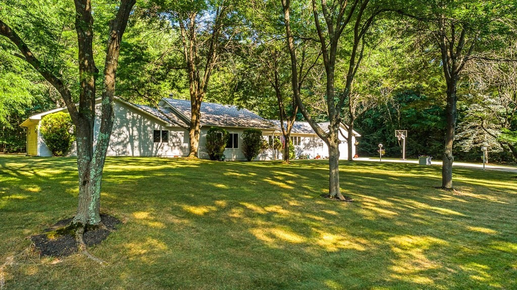 16 Meadowbrook Road Derry, NH 03038 - Photo 2 of 40