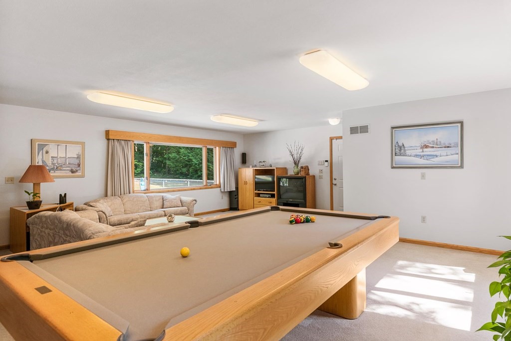 16 Meadowbrook Road Derry, NH 03038 - Photo 24 of 40