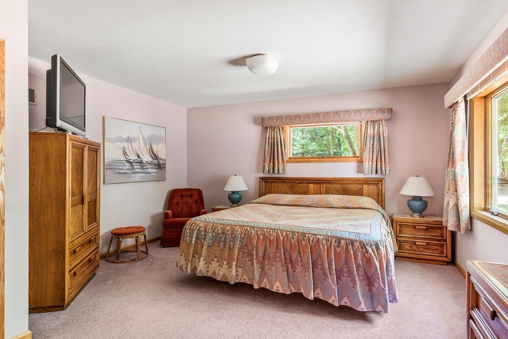 16 Meadowbrook Road Derry, NH 03038 - Photo 28 of 40