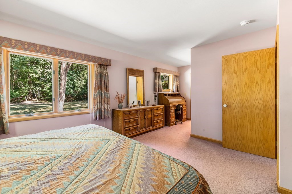 16 Meadowbrook Road Derry, NH 03038 - Photo 29 of 40
