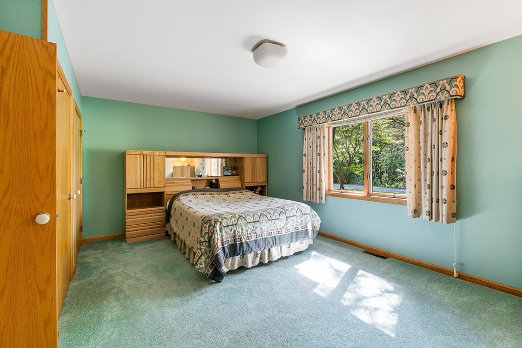 16 Meadowbrook Road Derry, NH 03038 - Photo 32 of 40