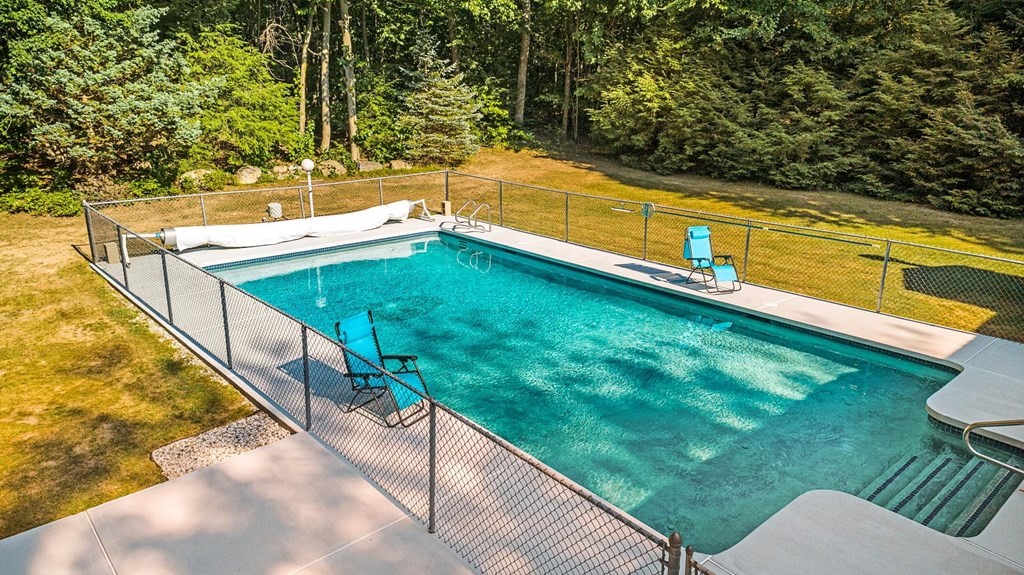 16 Meadowbrook Road Derry, NH 03038 - Photo 5 of 40