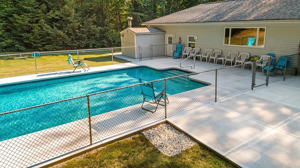 16 Meadowbrook Road Derry, NH 03038 - Photo 6 of 40