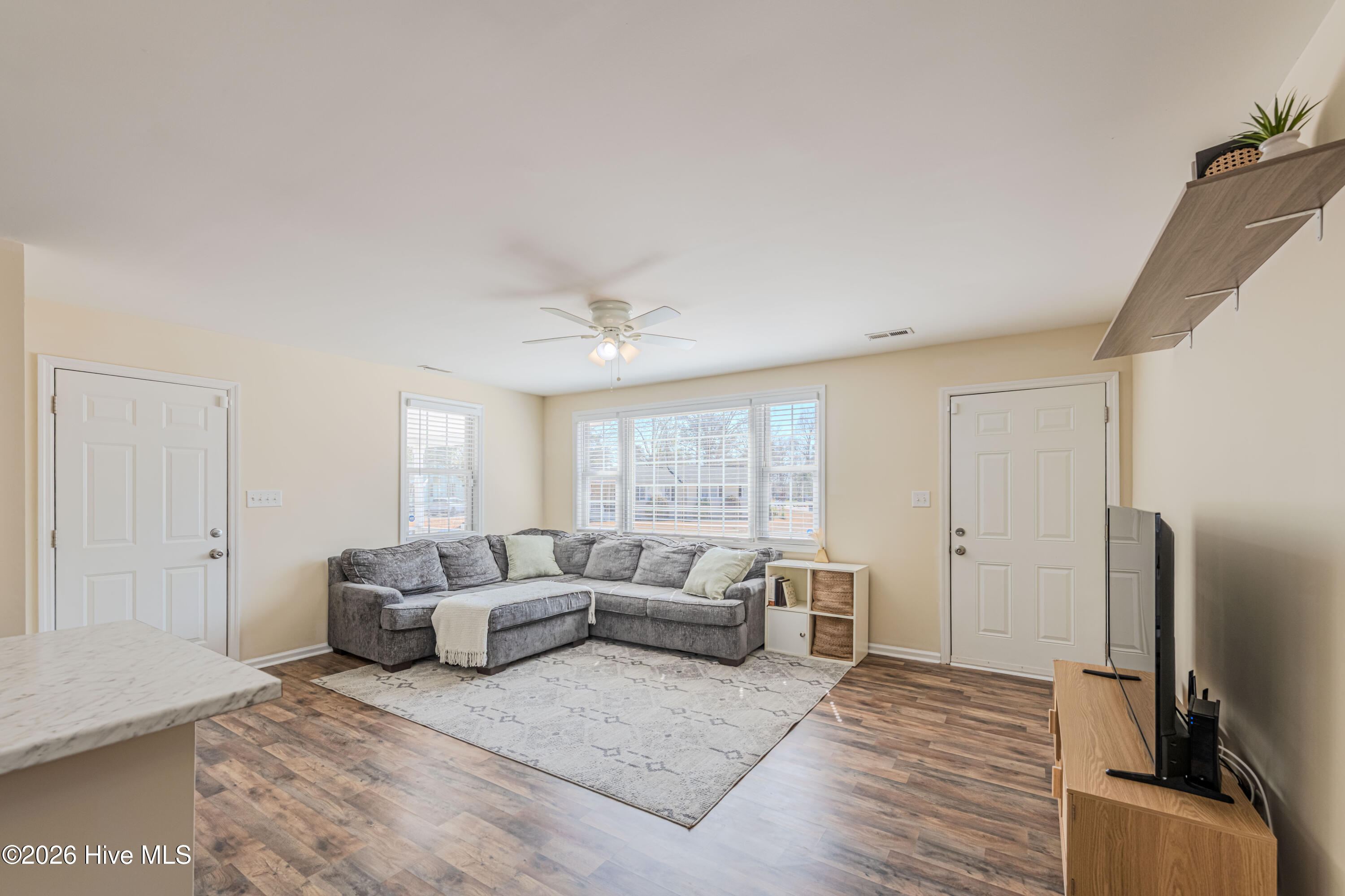 408 Decatur Road Jacksonville, NC 28540 - Photo 6 of 23 Living Room