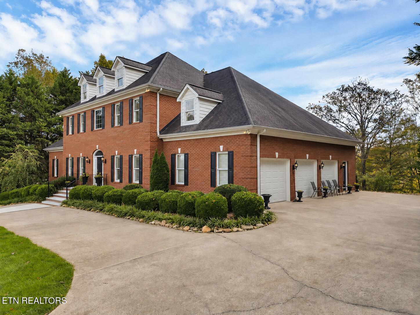 142 Center Park Lane Oak Ridge, TN 37830 - Photo 3 of 41 BC2DE418-3741-4ED8-AB91-81209B4007AE