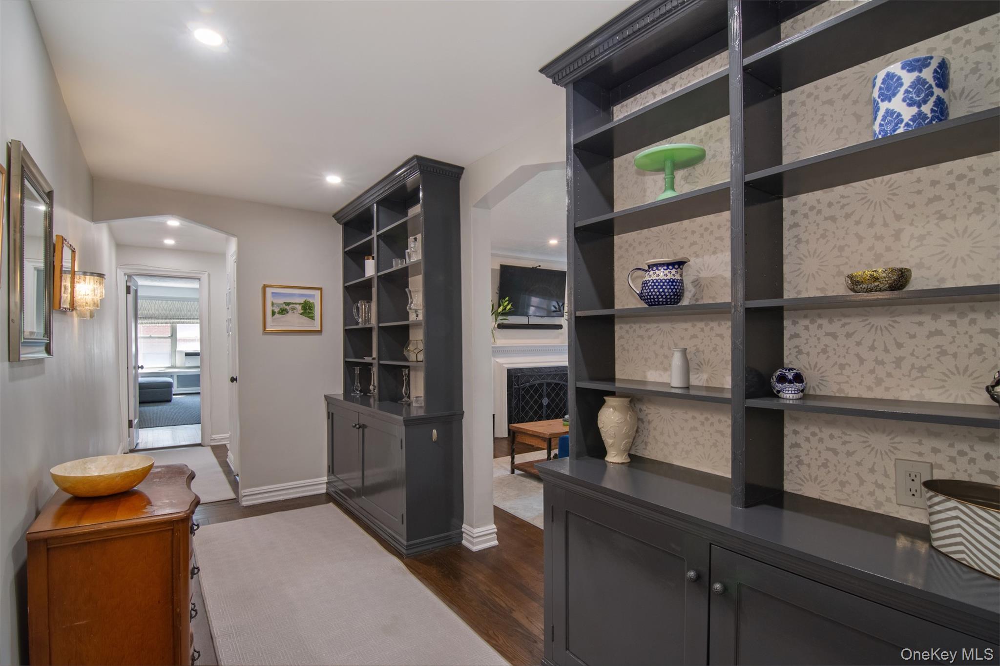 250 Bronxville Road, Unit 3I Bronxville, NY 10708 - Photo 3 of 17 a hallway with cabinets