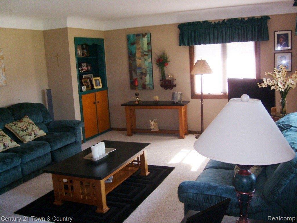 3415 Gregory Road Lake Orion, MI 48359 - Photo 3 of 24 Spacious Living Room