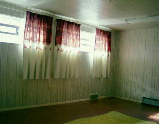 544 Agnew Road Baldwin, PA 15227 - Photo 3 of 7 Den/Family/Great Room.