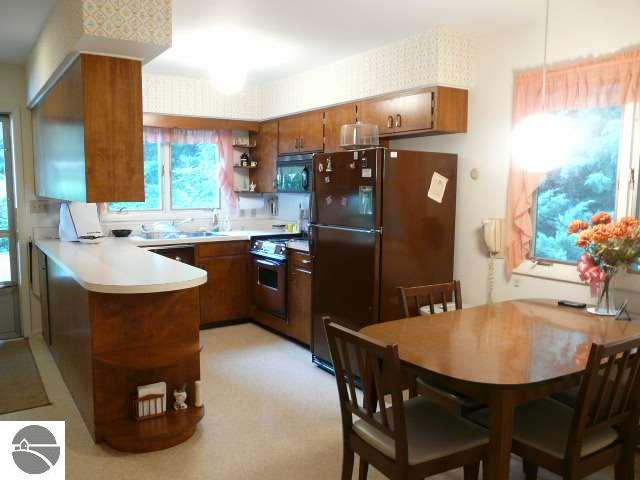 7091 East Shore Road Traverse City, MI 49686 - Photo 7 of 11 1695370-6.JPG