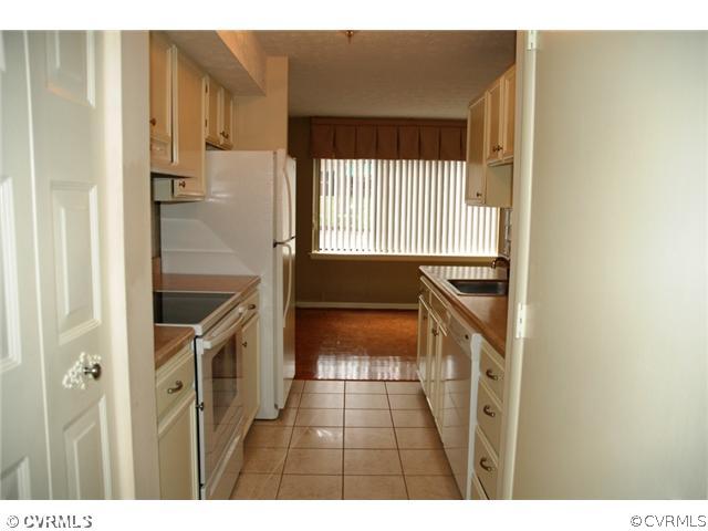 1505 Regency Woods Road, Unit 101 101 Henrico, VA 23238 - Photo 6 of 12 Kitchen - Another view of kitchen