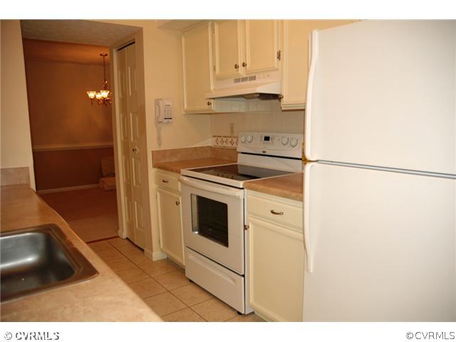 1505 Regency Woods Road, Unit 101 101 Henrico, VA 23238 - Photo 7 of 12 Kitchen