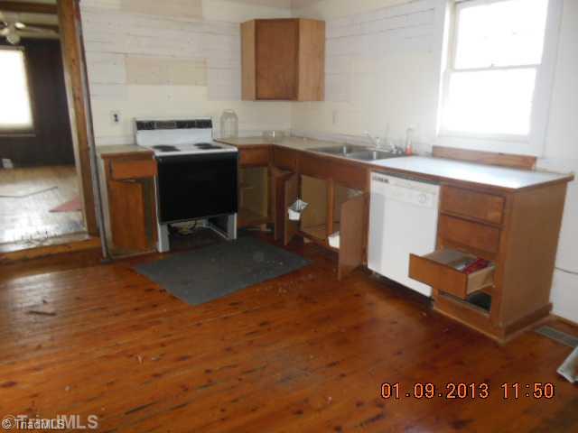 2111 Carolina Road Burlington, NC 27217 - Photo 3 of 9 Kitchen.